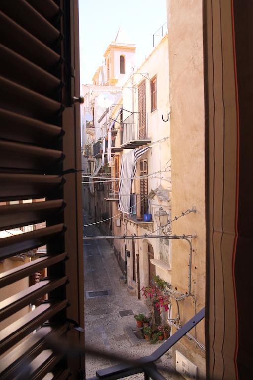 Ferienwohnung La Finestra Sotto La Rocca Cefalù Zimmer foto