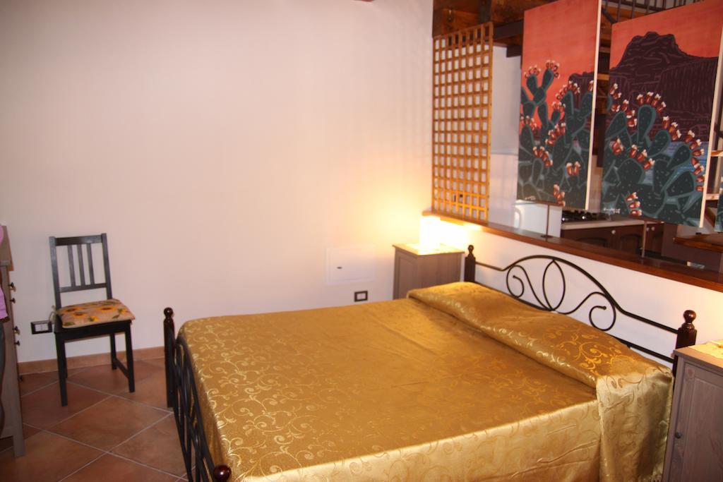 Ferienwohnung La Finestra Sotto La Rocca Cefalù Zimmer foto
